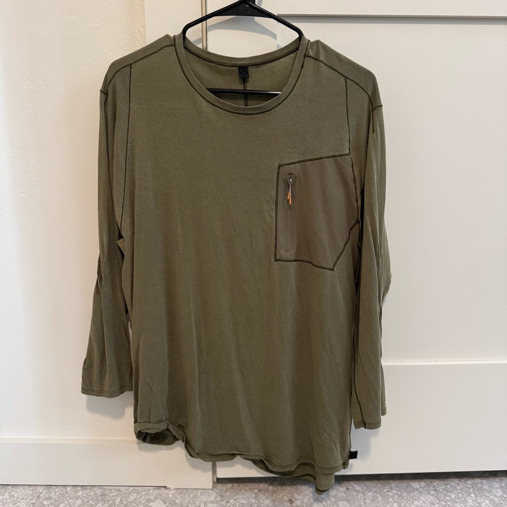 Men’s Lululemon olive green 3/4 long sleeve shirt with chest pocket